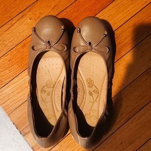 Tan flats